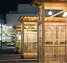 秋田駅西口バスシェルター路